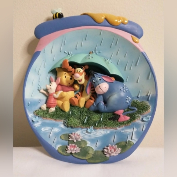 1990s 3D Winnie the Pooh plate - Picture 1 of 7